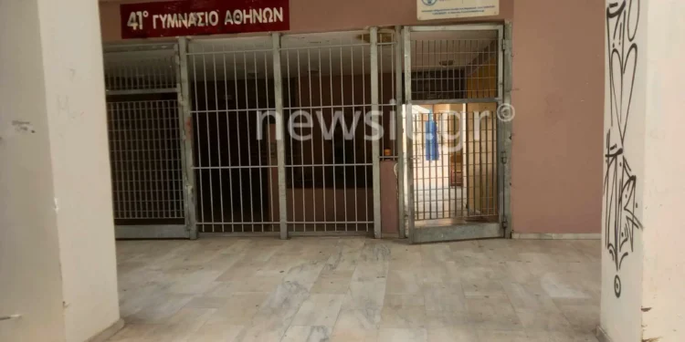 19χρονος εισέβαλε με μαχαίρι σε γυμνάσιο της Κυψέλης – Τραυμάτισε μαθητή και τον διευθυντή