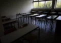 Πάτρα: Τον πλάκωσαν στο ξύλο έξω από το ΕΠΑΛ και έγραψαν συνθήματα στο σπίτι του