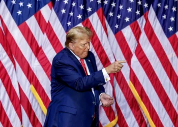 Ο Τραμπ υπόσχεται να απελευθερώσει τους καταδικασμένους για την επίθεση στο Καπιτώλιο, αν επανεκλεγεί