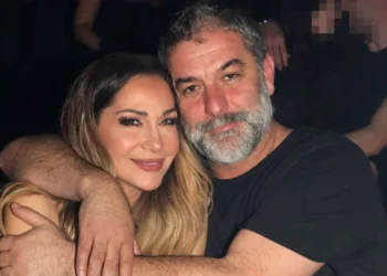 Βασίλης Μπισμπίκης: Το πρώτο μήνυμα της Δέσποινας Βανδή μετά την περιπέτεια της υγείας του