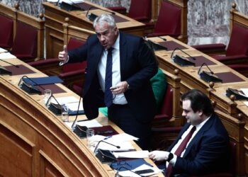 Τέμπη: «Θάβονται» 1,3 εκατομμύρια υπογραφές – Κόντρα στη Βουλή για το νόμο περί ευθύνης υπουργών