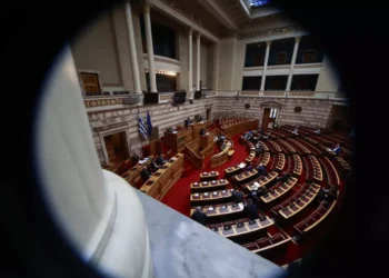 Πρόταση δυσπιστίας: «Σκληρό ροκ» στη Βουλή για τις επόμενες τρεις ημέρες – Η στρατηγική της κυβέρνησης