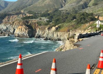 Μεγάλος αυτοκινητόδρομος της Καλιφόρνια κατέρρευσε με αποτέλεσμα τον εγκλωβισμό δεκάδων οδηγών