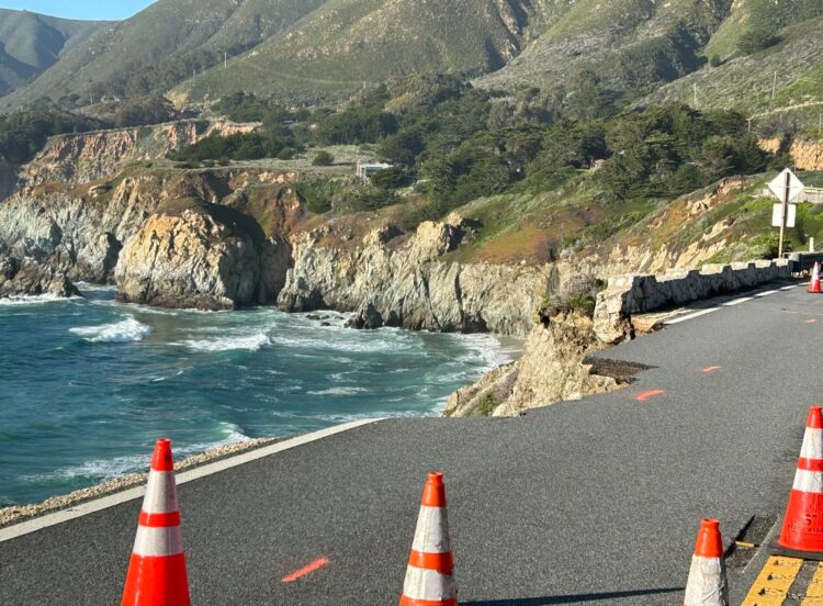 Μεγάλος αυτοκινητόδρομος της Καλιφόρνια κατέρρευσε με αποτέλεσμα τον εγκλωβισμό δεκάδων οδηγών