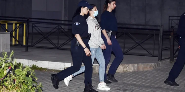 Κολωνός: Αποφυλακίστηκε η μητέρα της 12χρονης