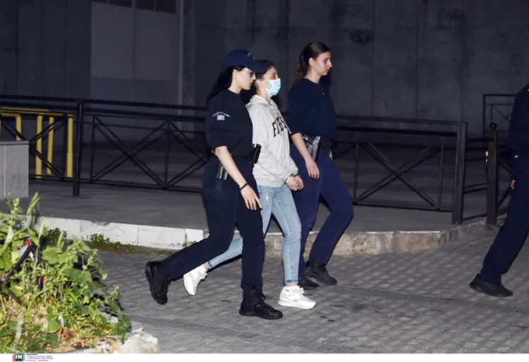 Κολωνός: Αποφυλακίστηκε η μητέρα της 12χρονης