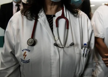 Σοβαρή καταγγελία για το «Αττικόν»: Η διοίκηση στερεί κρίσιμη επέμβαση σε 49 ασθενείς με Πάρκινσον