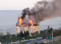 Στις φλόγες το εμβληματικό «κάστρο του Χάρι Πότερ» μετά από ρωσική επίθεση στην Οδησσό – Δείτε βίντεο
