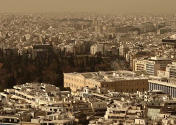 Μαρουσάκης: Σκόνη, λασποβροχές και ζέστη από σήμερα -Τι καιρό θα κάνει το Πάσχα