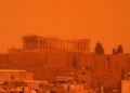 Αφρικανική σκόνη: Σοκαριστικές εικόνες και βίντεο από τον ουρανό της Αττικής