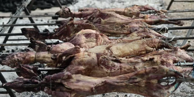 Πάσχα: Υποτονική η αγορά κρέατος – «Μπάχαλο» με τις τιμές του αρνιού