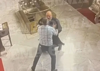 Κωνσταντινούπολη: Αρχιμανδρίτης ξυλοκόπησε Μητροπολίτη μέσα σε ναό – Δείτε βίντεο
