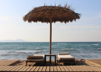 Απαγορευμένες και φέτος οι… διακοπές για τους Έλληνες – Τι προβλέπουν οι ξενοδόχοι