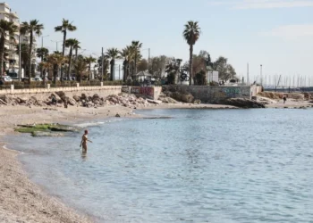 Καιρός: Συνεχίζεται το «μίνι καλοκαίρι» με 27 βαθμούς σήμερα -Σαββατοκύριακο για παραλίες