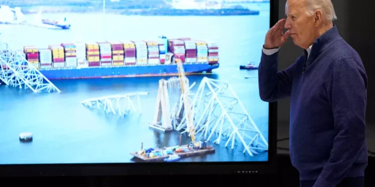 Ο Τζο Μπάιντεν δεσμεύεται για την άμεση ανακατασκευή της γέφυρας που κατέρρευσε στη Βαλτιμόρη