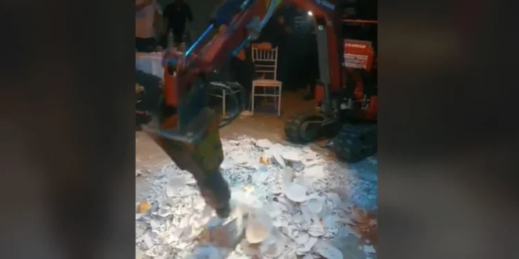 Ηλία Ρίχτο 2024: Άνω – κάτω μαγαζί, έβαλαν μέσα μηχάνημα με εσπύστριες και τρυπάνι για να σπάνε πιάτα