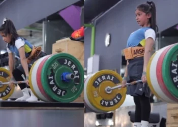 Η 9χρονη που «βάζει κάτω» τους γυμναστηριακούς: Κάνει deadlift με 75 κιλά (Βίντεο)