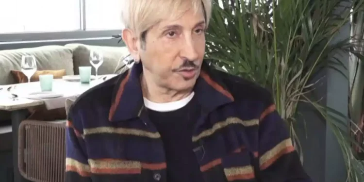 Δημήτρης Παπάζογλου: Η μητέρα μου με χτύπαγε γιατί φοβόταν να μη γίνω ομοφυλόφιλος