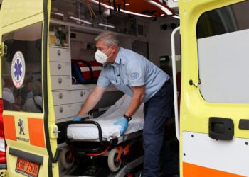 Διασωληνωμένος ασθενής ταξίδεψε «τη μισή Ελλάδα» για αξονική τομογραφία