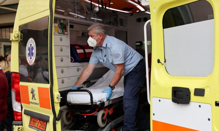 Διασωληνωμένος ασθενής ταξίδεψε «τη μισή Ελλάδα» για αξονική τομογραφία