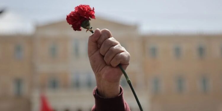Τι γιορτάζουμε την Πρωτομαγιά και πώς καθιερώθηκε ο όρος «εργατική»