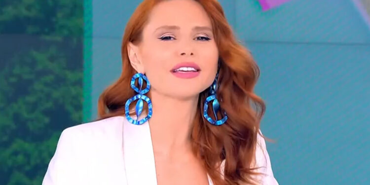 Συγκλονίζει η Έβελυν Καζαντζόγλου – «Με έριχναν στις λάσπες και μου κολλούσαν τσίχλες στα μαλλιά»