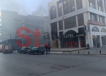 Φωτιά σε νυχτερινο κέντρο στα λαδάδικα Θεσσαλονίκης: Ολοκληρώθηκε η κατάσβεση της πυρκαγιάς