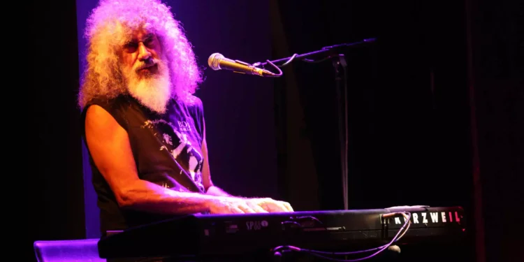 Συνελήφθη ο τραγουδιστής Γιάννης Γιοκαρίνης για ενδοοικογενειακή βία