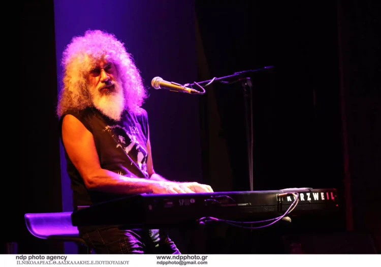 Συνελήφθη ο τραγουδιστής Γιάννης Γιοκαρίνης για ενδοοικογενειακή βία