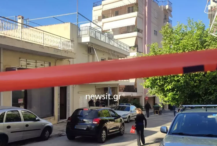 Ηλιούπολη: Τα δύο σενάρια που εξετάζει η αστυνομία – Η καραμπίνα, η ξεκλείδωτη πόρτα και οι καυγάδες μάνας και γιου