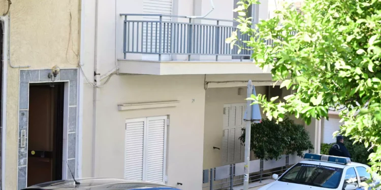 Ηλιούπολη: Τα κινητά και η καραμπίνα θα ξεκλειδώσουν το μυστήριο με το διπλό θάνατο μητέρας και γιου