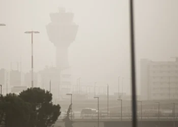 Καιρός: Συνεχίζεται και σήμερα το μίνι καλοκαίρι με 30άρια και αφρικανική σκόνη -Πότε υποχωρεί το φαινόμενο