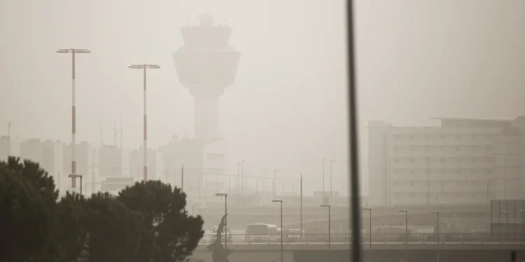 Καιρός: Συνεχίζεται και σήμερα το μίνι καλοκαίρι με 30άρια και αφρικανική σκόνη -Πότε υποχωρεί το φαινόμενο