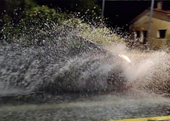 Χαλκιδική: Χτύπησαν με φτυάρι και μπουνιές δημοτικό υπάλληλο εν μέσω καταιγίδας στα Νέα Μουδανιά