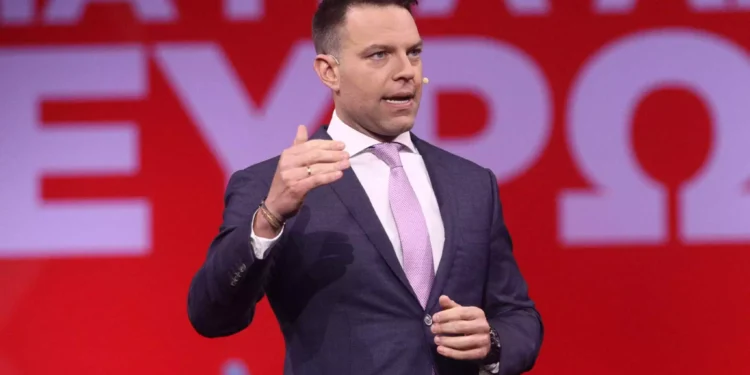 Στέφανος Κασσελάκης: «Μητσοτάκης ίσον Καραμανλής, Καραμανλής ίσον Μητσοτάκης»