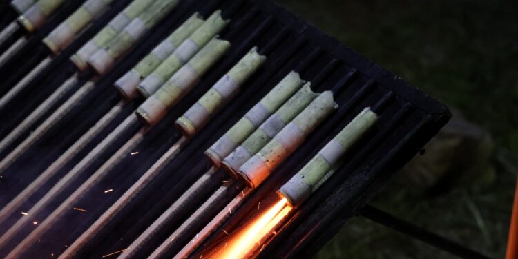 Μάστιγα η παράνομη πώληση βεγγαλικών μέσω social media εν όψει Πάσχα