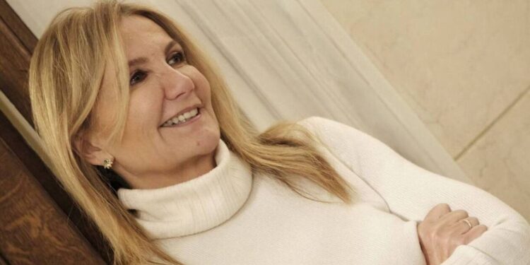 Η Μαρέβα Γκραμπόφσκι προσφεύγει στη Δικαιοσύνη κατά της Έλενας Ακρίτα – Κατηγορίες για συκοφαντία