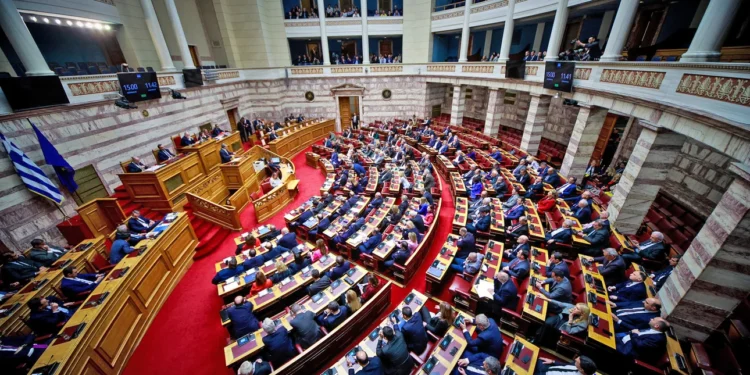 Ποιοι μπαίνουν στη Βουλή αν οι 11 «Σπαρτιάτες» βουλευτές κηρυχθούν έκπτωτοι – Μεγάλες ανατροπές