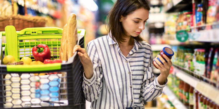 Διατροφολόγος: Αυτά είναι τα τρόφιμα που δεν αγοράζει ποτέ από το σούπερ μάρκετ