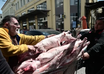 Εορταστικό ωράριο Πάσχα 2024: Ποια Κυριακή θα είναι ανοιχτά τα καταστήματα