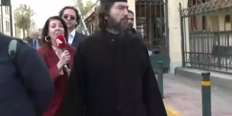 Κιβωτός του Κόσμου: Αγνώριστος με μακριά μαλλιά ο πατέρας Αντώνιος στα δικαστήρια