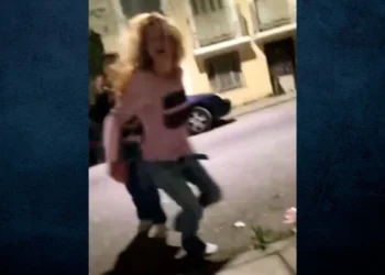 Πάτρα: Γυναίκα πήδηξε από το παράθυρο για να γλιτώσει το ξύλο – Δείτε βίντεο