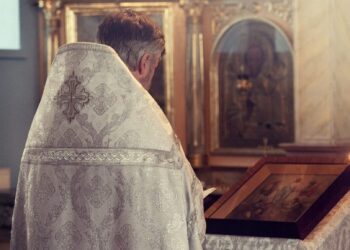 Απίστευτη υπόθεση στην Κρήτη: Είπε ψέματα ότι πέθανε η γυναίκα του για να πάρει χρήματα από παπά