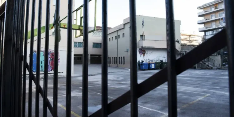 Κορωπί: Μαθητές ήρθαν στα χέρια στο διάλειμμα -Στο νοσοκομείο ένας 16χρονος