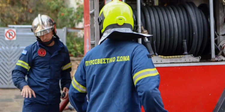 Πειραιάς: Κατέρρευσε κτήριο στο Πασαλιμάνι – Έρευνες για τυχόν εγκλωβισμένους