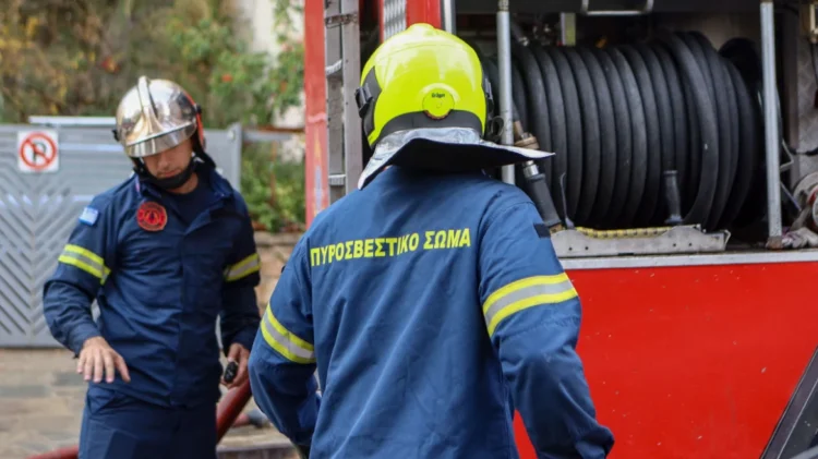 Πειραιάς: Κατέρρευσε κτήριο στο Πασαλιμάνι – Έρευνες για τυχόν εγκλωβισμένους