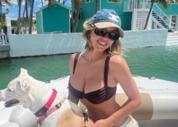 Σίντνεϊ Σουίνι: Με το μήνυμα «συγγνώμη που έχω ωραία στήθη» το φωτογραφικό άλμπουμ της από διακοπές στο Μεξικό