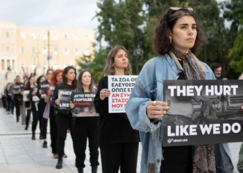 «Η σφαγή δεν είναι αγάπη»: Διαμαρτυρία vegans στο Σύνταγμα – Δείτε φωτογραφίες
