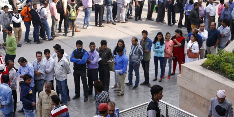 Ινδία: Δωρεάν μπύρα, ταξί και ιατρικές εξετάσεις σε όσους ψηφίσουν στις εκλογές