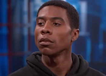 Άνδρας λέει πως είναι ταξιδιώτης του χρόνου και έρχεται από το 2050 για να «προειδοποιήσει» για την Αποκάλυψη